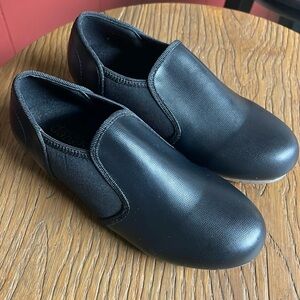 Danshuz size 1 black tap / dance shoes. Great condition!